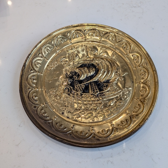 Vintage 1960 wall ship plates brass made in England - Picture 7 of 12